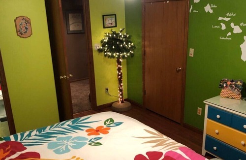Sturgis House | STURGIS RALLY-KING BEDROOM W/PRIVATE BATHROOM/HOT TUB/POOL! 7 BLOCKS FROM MAIN!