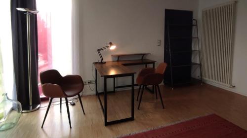 Wiesbaden Apartment | Stylische Ferienwohnung Home Office