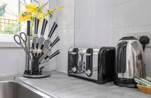 Bromley North Condo | Stylish 1-Bed Luxury Retreat