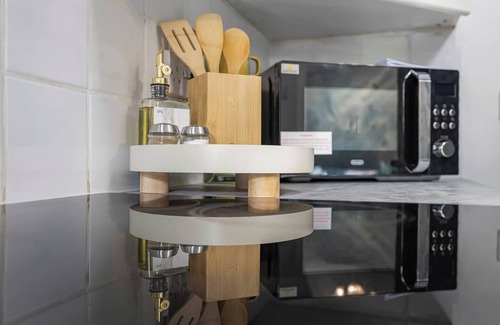 Bromley North Condo | Stylish 1-Bed Luxury Retreat