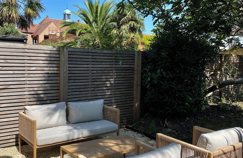 William Morris Apartment | Stylish 1-bed with tranquil private garden in Walthamstow