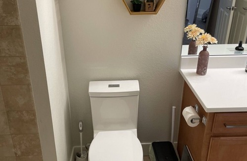 Arvada Condo | Stylish 1B/1B condo with amenities in heart of Olde Town Aravada