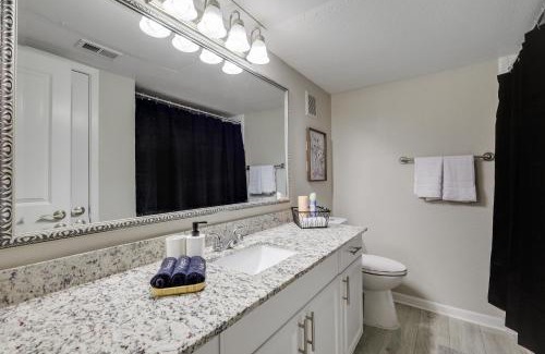 Plano Apartment | Stylish 1BD Apartment with Resort-Style Pool&Gym