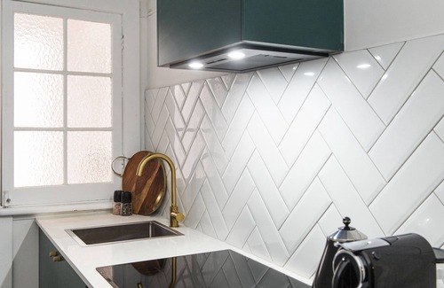 West Perth Apartment | Stylish 1BR APT in West Perth with Parking!