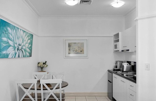 Brisbane Central Business District Apartment | Stylish 1BR Apt with City Views