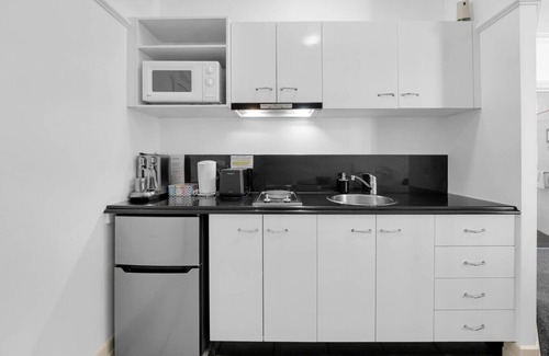 Brisbane Central Business District Apartment | Stylish 1BR Apt with City Views