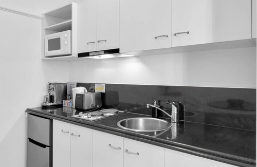 Brisbane Central Business District Apartment | Stylish 1BR Apt with City Views