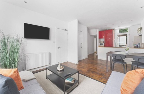 Adamsdown Apartment | Stylish 1BR City Centre Garden Netflix