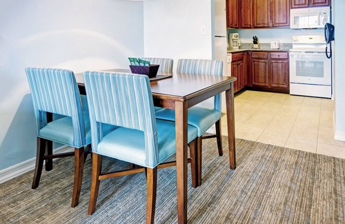 Atlantic City Resort | Stylish 1BR Suite w/Full Kitchen, Resort Pool & Spa - 1 Block to Boardwalk
