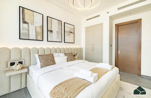 Nad Al Sheba Apartment | Stylish 1BR with City and Partial Burj View by BMS