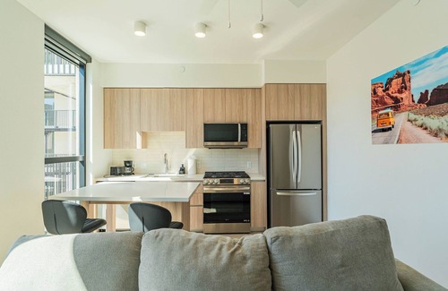 Roosevelt Apartment | Stylish 1BR1BA with Pool, Gym, Rooftop + Washer/Dryer