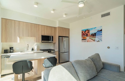 Roosevelt Apartment | Stylish 1BR1BA with Pool, Gym, Rooftop + Washer/Dryer