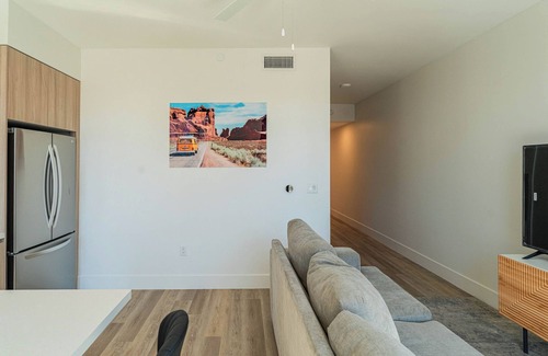 Roosevelt Apartment | Stylish 1BR1BA with Pool, Gym, Rooftop + Washer/Dryer