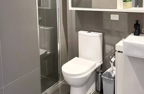 Pascoe Vale South Apartment | Stylish 2 Bed 2 Bath Apartment