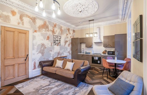 Arniston Apartment | Stylish 2 Bed Flat-free Parking