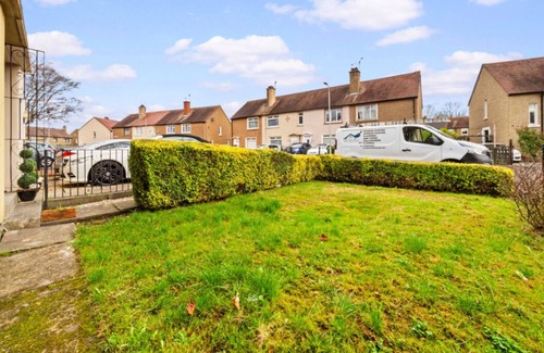 Grangemouth House | Stylish 2 Bed Home With Garden Space