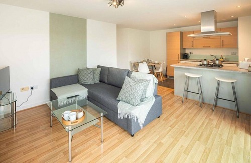Bow Apartment | Stylish 2-Bed with Stunning View