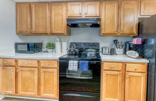 Landmark Apartment | Stylish 2-Bedroom Apartment W/pool