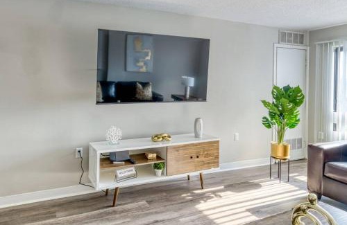 Landmark Apartment | Stylish 2-Bedroom Apartment W/pool