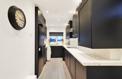 Eastcote Apartment | Stylish 2-Bedroom Flat in Prime London Location