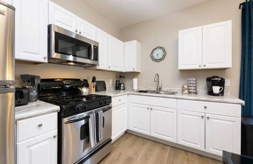 Tremont Bed & Breakfast | Stylish 2 bedroom getaway 5 minutes from downtown Cleveland!