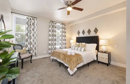 Tremont Bed & Breakfast | Stylish 2 bedroom getaway 5 minutes from downtown Cleveland!