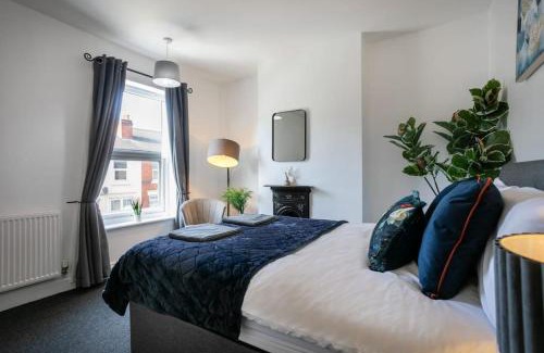 Derby Apartment | Stylish 2 Bedroom Home with Free on Street Parking