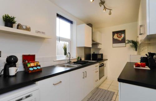 Derby Apartment | Stylish 2 Bedroom Home with Free on Street Parking