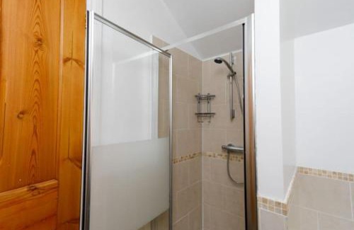 Derby Apartment | Stylish 2 Bedroom Home with Free on Street Parking