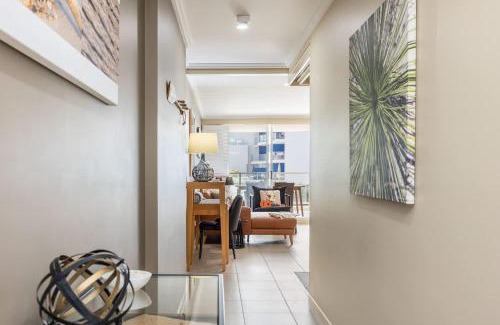 Urangan Apartment | Stylish 2B Villa Ocean Poolside