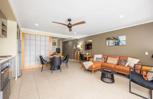 Urangan Apartment | Stylish 2B Villa Ocean Poolside