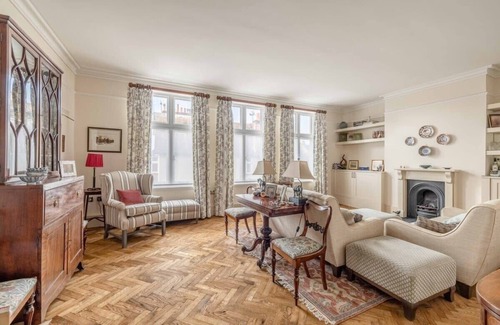 Windsor Apartment | Stylish 2Bed/2Bath Flat In The Heart Of Windsor