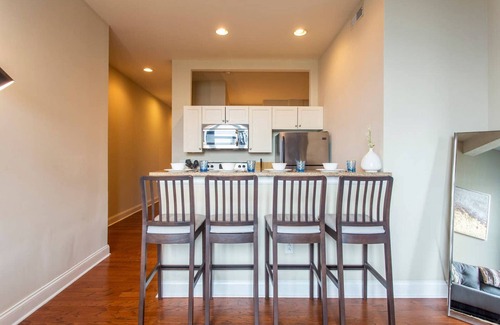 Newbold Condo | Stylish 2BR Apartment w Free onsite Parking, Gym, Full Kitchen