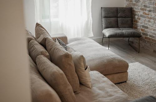 Saint Henri Apartment | Stylish 2BR Apt Steps from Atwater Market