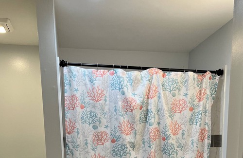 Lake Arbor Condo | Stylish 2BR condo near University of Maryland Capital Region Medical Center