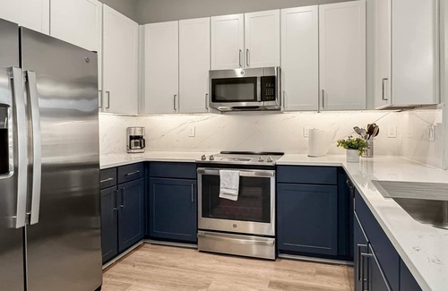 Deep Ellum Apartment | Stylish 2BR Deep Ellum | 7 Beds | Parking Included