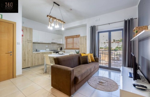 St. Julian's House | Stylish 2BR Meridian suite in central St Julians