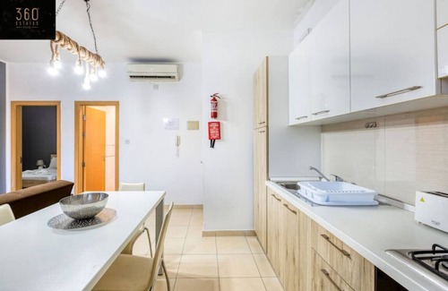 St. Julian's House | Stylish 2BR Meridian suite in central St Julians