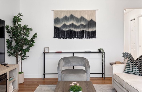 Des Plaines Apartment | Stylish 2BR Near O'Hare, Modern & Easy Access