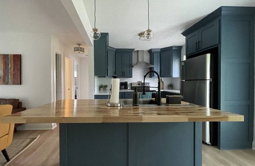 Overland Park House | Stylish 2BR Near highway/Advent Health/Dwntwn OP