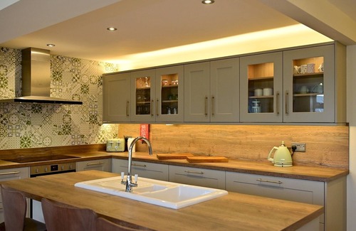 Caerleon House | Stylish 3-Bed in Historic Caerleon-Garden+Parking | Pass The Keys