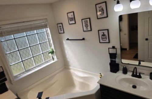 Clearwater House | Stylish 3bd 2bath home