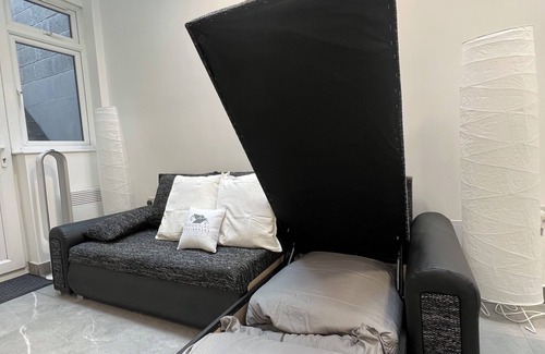 Fortune Green Apartment | Stylish 3BR Appartment - West Hampstead - Sleeps up to 8 - NearTube -