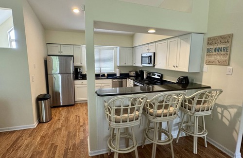 Plantations East Condo | ๐๏ธ Stylish 3BR Beach Condo | Close to Lewes & Rehoboth | Parking + Porch