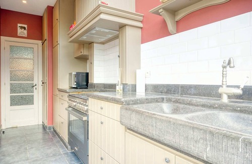 East Flanders House | Stylish 3BR Haven with garden