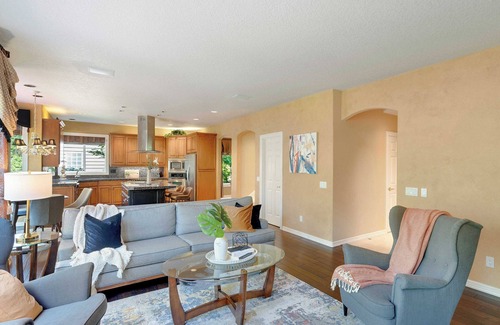 Northwest Portland House | Stylish 3BR Portland Retreat｜Pet-Friendly｜Large Patio & Green Backyard #41532