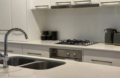 Turvey Park Apartment | Stylish 4 Bedroom Urban Retreat