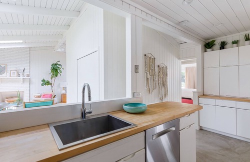 Culloden Shores House | Stylish and Chic Montauk Home with Pool + Backyard Oasis