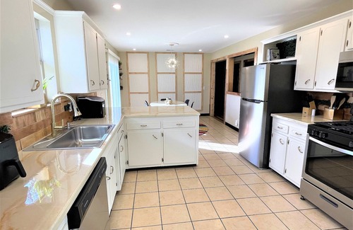 Springdale House | Stylish and funky, minutes away from everything NWA has to offer!