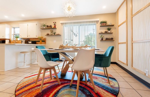 Springdale House | Stylish and funky, minutes away from everything NWA has to offer!